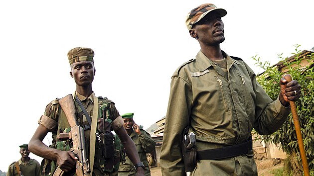 Sultani Makenga diriguje sv� voj�ky u hranic s Ugandou. (8. �ervence 2012)
