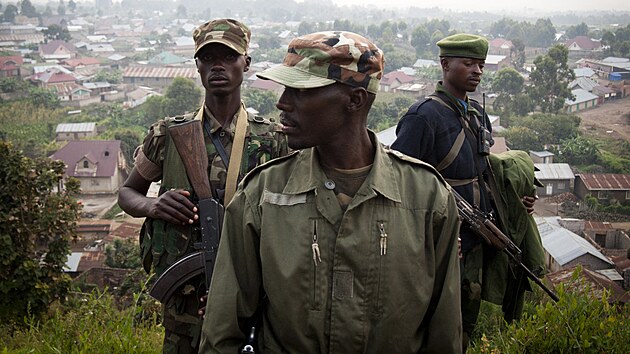 Sultani Makenga diriguje sv� voj�ky u hranic s Ugandou. (8. �ervence 2012)
