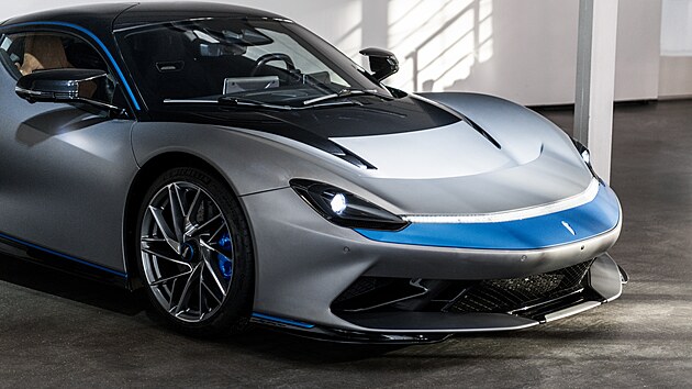 Italsk� elektrick� supersport Pininfarina Battista v Praze