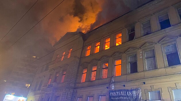Hasii zasahovali u poru bval koly v Alejn ulici v Teplicch. (13. nora 2025)