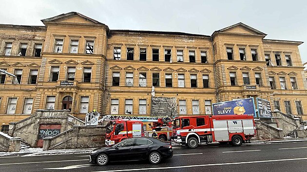Hasii zasahovali u poru bval koly v Alejn ulici v Teplicch. (13. nora 2025)