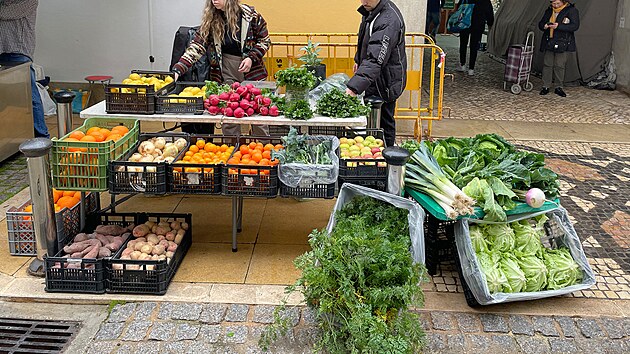 Sobotn� trh v Silves nab�z� �erstvou zeleninu a ovoce od farm���.