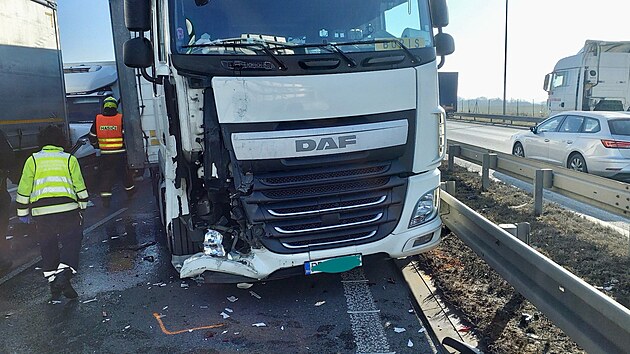 Na Vysoansk radile se srazilo nkolik aut. (11. nora 2025)