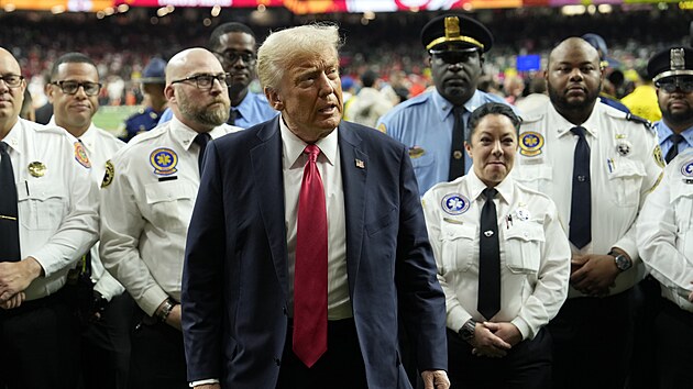 Donald Trump p�ed super Super Bowlem zav�tal na h�i�t�.