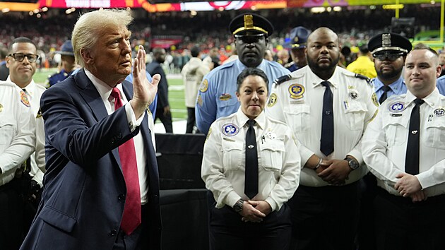 Donald Trump p�ed super Super Bowlem zav�tal na h�i�t�.