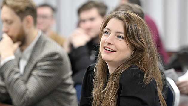 Sen�torka Ad�la ��pov� na celost�tn�m f�ru Pir�t� ve Zl�n�