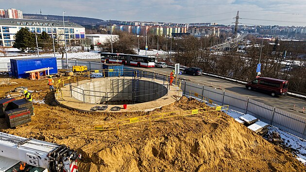 Silnii v Brn hloub przkumnou tolu k budoucmu tunelu Vinohrady. (19. nora 2025)