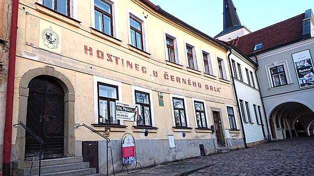 Hostinec U ernho orla je u nkolik let na prodej. V lt na pr dn oije akc Slavonice Fest.