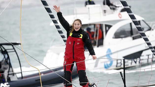 Francouzka Violette Dorangeov� se ve sv�ch 23 letech stala nejmlad�� ��astnic� z�vodu Vend�e Globe, kter� obeplula sv�t bez mezip�ist�n�. (9. �nora 2025)