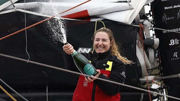 Francie m� novou hrdinku. Violette Dorangeov� se ve sv�ch 23 letech stala nejmlad�� ��astnic� z�vodu Vend�e Globe, kter� obeplula sv�t bez mezip�ist�n�. (9. �nora 2025)