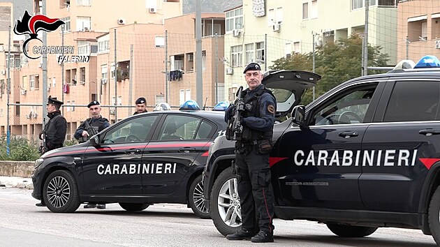 Policie v italskm Palermu zatkla pi rozshlm zsahu piblin 180 lid. (11. nora 2024)