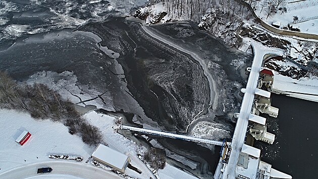 Ledov jevy na vodnch tocch.