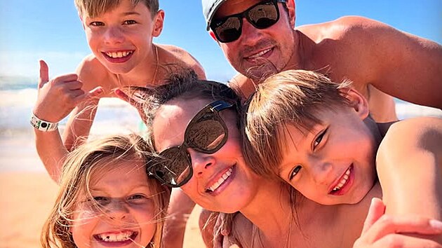 Nick a Vanessa Lacheyovi se sv�mi t�emi d�tmi (2025)