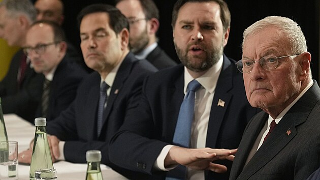 Ukrajinsk� prezident Volodymyr Zelenskyj a americk� viceprezident J. D. Vance na Mnichovsk� bezpe�nostn� konferenci. (14. �nora 2025)