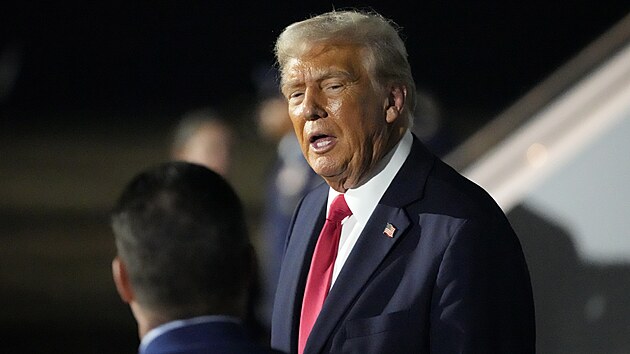 Americk� prezident Donald Trump opou�t� New Orleans, kde sledoval Super Bowl. (9. �nora 2025)