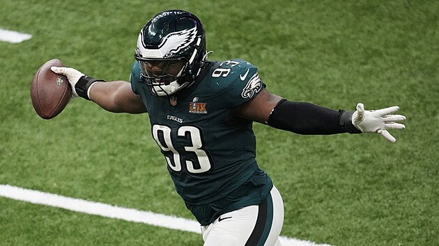 Milton Williams z Philadelphia Eagles oslavuje bhem Super Bowlu proti Kansas City Chiefs.