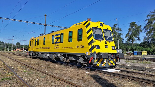 M���c� drez�na Spr�vy �eleznic EM 100 ve stanici Kostelec u Jihlavy