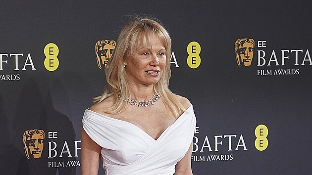 Pamela Andersonov na cench BAFTA v Londn (16. nora 2025)