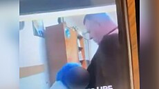 Léka� z Dagestánu rezignoval po incidentu, kdy� zapomn�l vypnout kameru