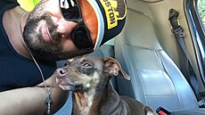 Paul Guilbeaut s Damianem v roce 2016, tedy rok p�ed tím, ne� se pes zab�hl.