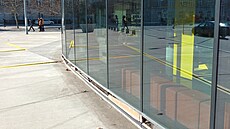 Kvli sesedání betonových panel se na budov Národní technické knihovny v...