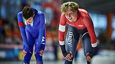 Norský rychlobrusla� Sander Eitrem (vpravo) po závod�.