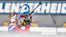 Lucie Charvátová bhem nástelu ped stíhacím závodem na MS v Lenzerheide.