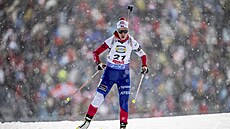 Kristýna Otcovská bojuje b�hem sprintu na biatlonovém MS v Lenzerheide.