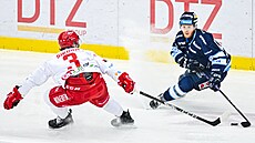 Oscar Flynn z Liberce se vyhýbá Petru Sikorovi z T�ince.