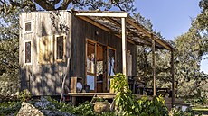 Brava je typický tiny house, skute�n� malý d�m. Na délku má p�t metr� a nabízí...