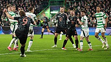 Harry Kane z Bayernu Mnichov st�ílí gól proti Celtiku.