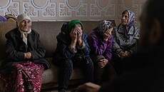 Obyvatelé ruského okresu Suda dostávají pomoc od ukrajinských sil. (8. íjna...