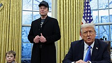 Elon Musk a Donald Trump bhem tiskové konference v Oválné pracovn (11. února...