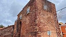 Vstup do m�sta Silves st�e�ila tato brána z �erveného pískovce.