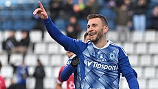 Olomoucký bek Juraj Chvátal slaví sv�j gól v utkání proti Pardubicím.