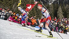 Michal Kr�má� (vlevo) a �výcar Joscha Burkhalter p�i stoupání b�hem stíhacího...