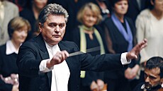 Vladimír Válek jako �éfdirigent Slovenské filharmonie �ídil orchestr na...