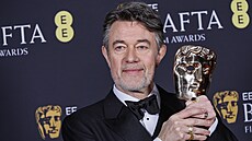 Peter Straughan  získal cenu BAFTA za scéná� k filmu Konkláve. (16. února 2025)