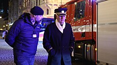 Pro podez�ení z ulo�ení neznámého výbu�ného za�ízení policie evakuuje...