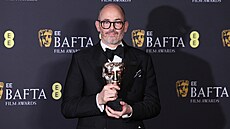 Re�isér Edward Berger získal cenu BAFTA za vynikající britský film Konkláve....