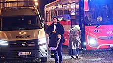 Pro podez�ení z ulo�ení neznámého výbu�ného za�ízení policie evakuuje...