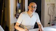 P�ední pánský krej�í a návrhá� Roman Humlí�ek (14. února 2025)