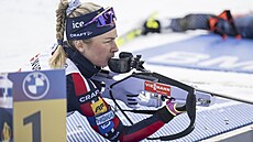 CO SE S TER�EM D�JE? Ingrid Landmark Tandrevoldová p�i poka�ené le�ce na prvním...