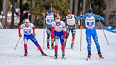 JE TO NA TOB�. Vít�zslav Hornig (uprost�ed) posílá Michala Kr�má�e do...