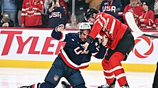 J.T. Miller na kolenou v bitce s Coltonem Paraykem.