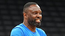 Asistent trenéra basketbalist� Dallasu Darrell Armstrong.