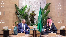 Saúdský korunní princ Muhammad bin Salmán p�i setkání s ruským ministrem...