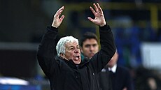 Trenér italské Atalanty Bergamo Gian Piero Gasperini se zlobí kv�li odpískané...