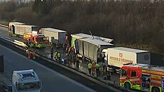 Nehoda �ty� kamion� na D1 p�ed Klimkovickým tunelem u Ostravy. (17. února 2025)