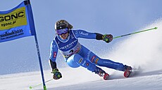 Federica Brignoneová b�hem prvního kola ob�ího slalomu v Saalbachu.